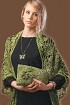Зеленая шаль и клатч крючком с цветами