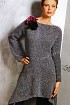Серый пуловер с остроуголным нижним краем