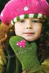 Берет, зеленые варежки и розовые варежки в горошек - Сказки леса