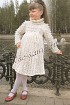 Белое платье с шишечками