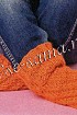 Оранжевые носочки-спиральки спицами