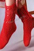 Красные носки, связанные крючком