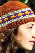 Шапочка с узорной полосой