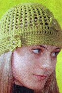 Шапка зеленая сеткой крючком