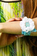 Бело-бирюзовый браслет крючком