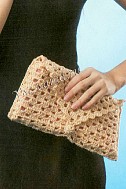 Бежевый клатч крючком