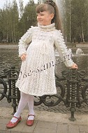 Белое платье с шишечками