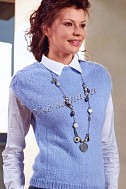 Жилет из голубой пряжи