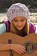 Сиреневый берет спицами