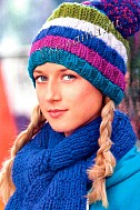 Разноцветная шапка с помпоном и шарф