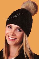 Шапка с меховым помпоном