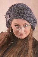 Объёмный берет из пряжи букле