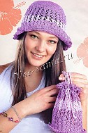 Лиловая шляпка и сумочка