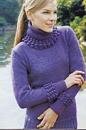 Фиолетовый свитер с шишечками
