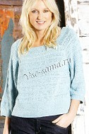 Голубой пуловер, связанный спицами