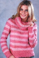 Розовый свитер в полоску