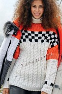 Рельефный пуловер с шахматной кокеткой