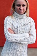 Белый свитер спицами с косами