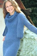 Синее вязаное платье