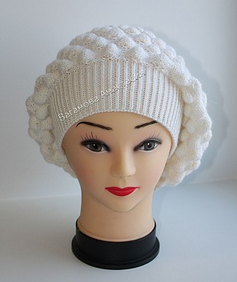 Берет в белом цвете