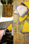 Украшение из флажков спицами