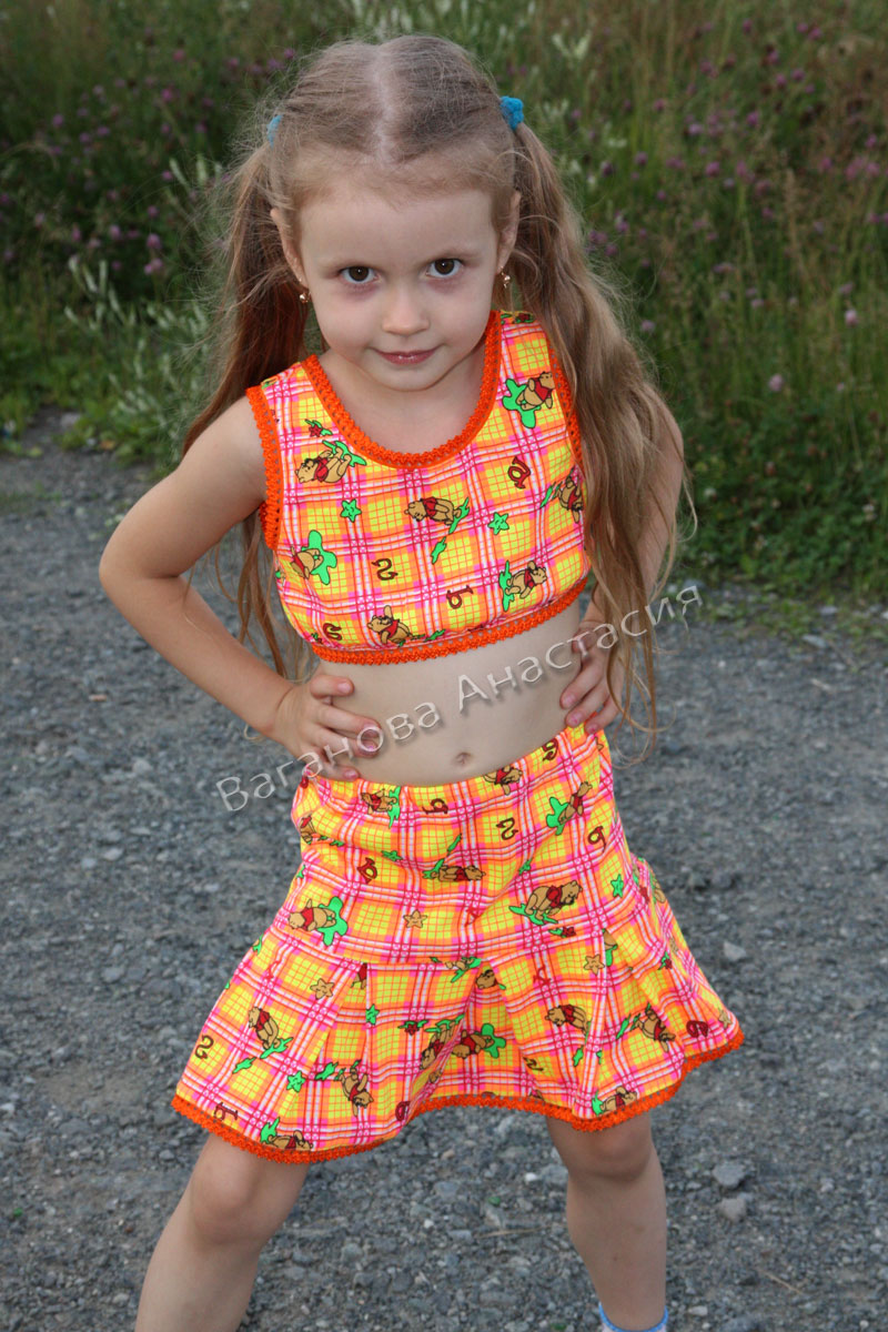 Яркий костюмчик для девочки, костюм 1