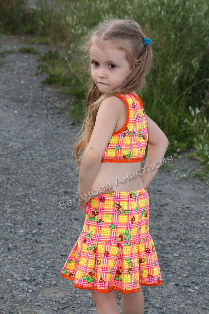 Яркий костюмчик для девочки, костюм 2
