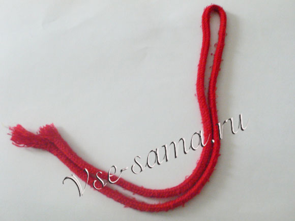 Браслет из шнурка и вязальных ниток-1