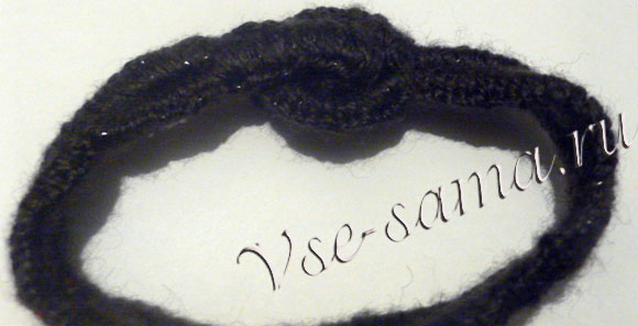 Браслет из шнурка и вязальных ниток-18