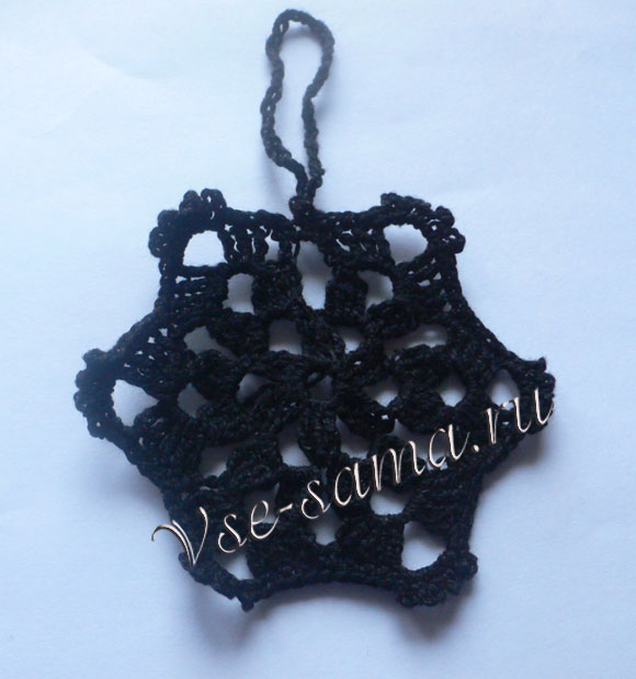 Кружевные игрушки на елочку крючком-9