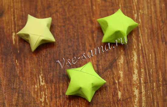 Маленькая объемная звездочка из полоски - оригами