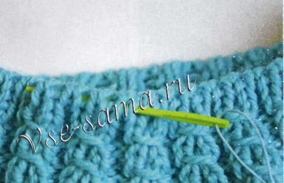 Берет спицами Голубые листья 9