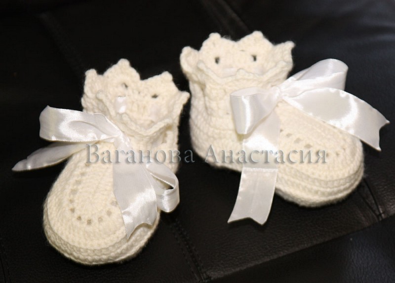 Белые пинетки с ленточкой Белые пинетки с ленточкой