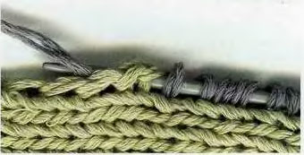 где одна косичка зацепляется за вторую где одна косичка зацепляется за вторую