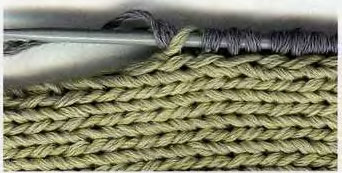 войти спицей под одну дальнюю нить косички войти спицей под одну дальнюю нить косички