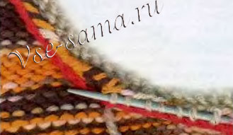 На вторые спицы на леске наберите петли из-под звеньев цепочки тамбурного шва по изнаночной стороне изделия На вторые спицы на леске наберите петли из-под звеньев цепочки тамбурного шва по изнаночной стороне изделия