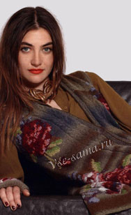 Удлинённый жилет спицами и митенки Удлинённый жилет спицами и митенки