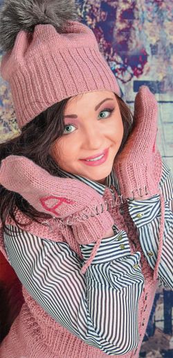 Жилет, шапочка и варежки розового цвета, фото Жилет, шапочка и варежки розового цвета, фото