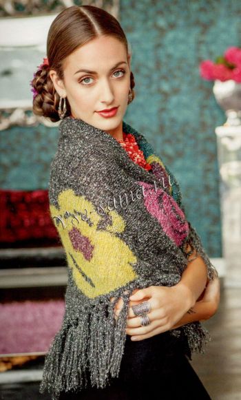 Косынка с цветочными мотивами, фото модели Косынка с цветочными мотивами, фото модели