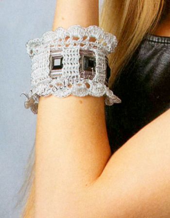 Серебряный вязаный браслет с черными камнями Серебряный вязаный браслет с черными камнями