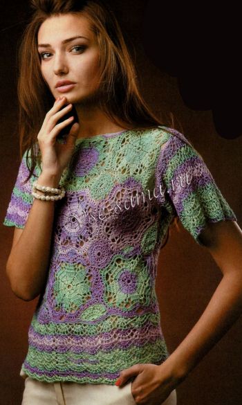 Меланжевый топ крючком с цветочными мотивами Меланжевый топ крючком с цветочными мотивами