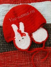 Красная шапка крючком с зайчиками Красная шапка крючком с зайчиками