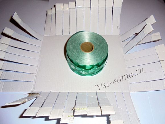 Коробочка из картона и подарочной ленты-2 Коробочка из картона и подарочной ленты-2