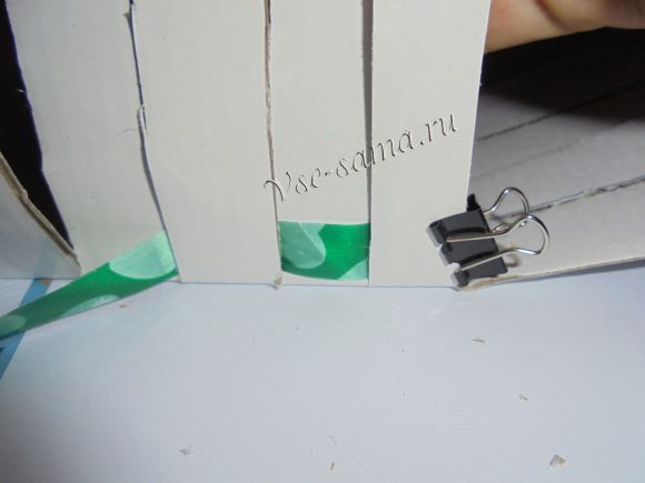 Коробочка из картона и подарочной ленты-4 Коробочка из картона и подарочной ленты-4