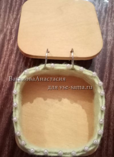 Цепляем кольца к нижней части Цепляем кольца к нижней части