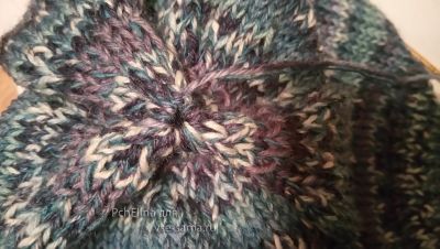 стягиваем петли макушки шапки стягиваем петли макушки шапки