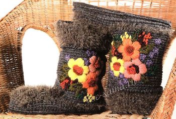 Вязаные валенки с вышивкой, фото Вязаные валенки с вышивкой, фото