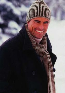 Мужская шапка и шарф с полупатентным узором Мужская шапка и шарф с полупатентным узором