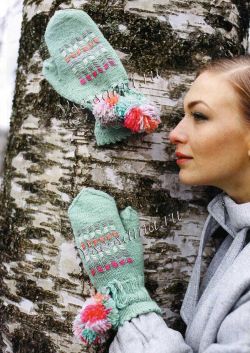 Голубые варежки с помпонами, фото Голубые варежки с помпонами, фото