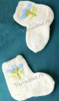 Носочки с васильками для малыша спицами, фото Носочки с васильками для малыша спицами, фото